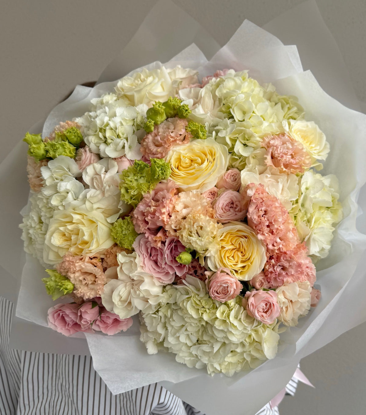 “Golden Hour” – hand-tied rose and hydrangea bouquet by La Grande Beauté, luxury flower delivery London