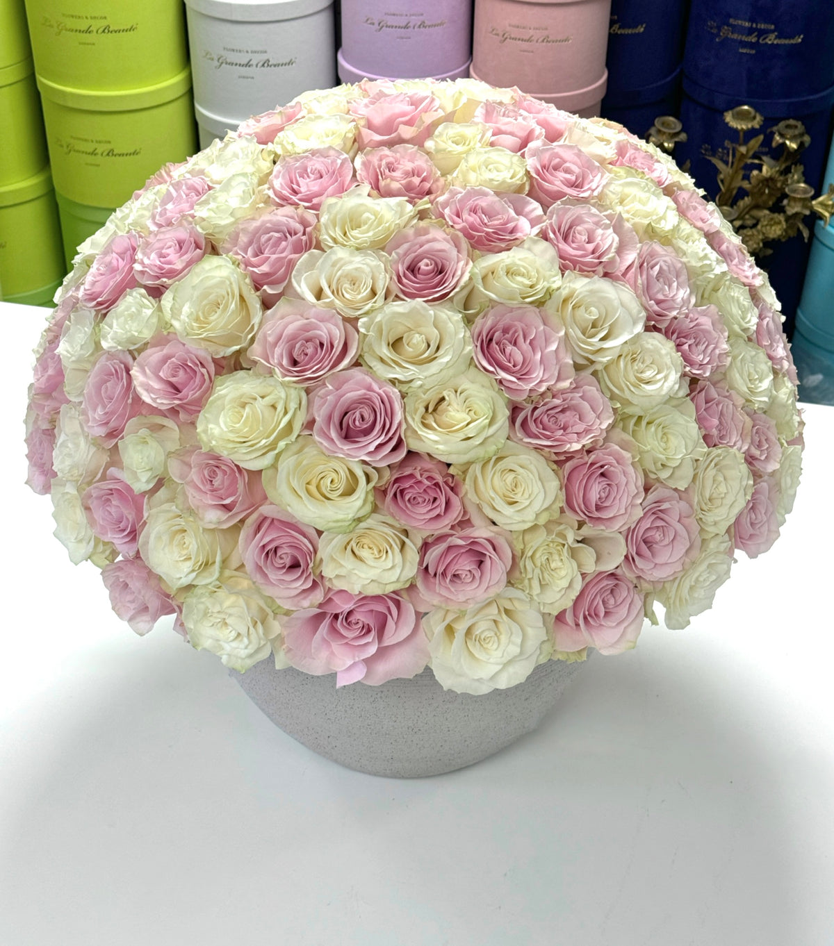 “Strawberry Cream” – 200 pink and white roses in a vase by La Grande Beauté, luxury flower delivery London