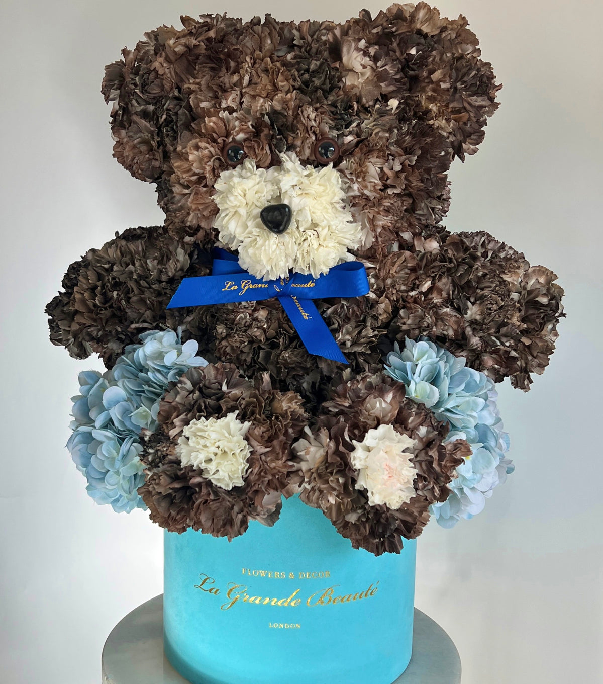 “Mr Bear” – teddy bear made of flowers in a velvet box by La Grande Beauté, luxury flower delivery London