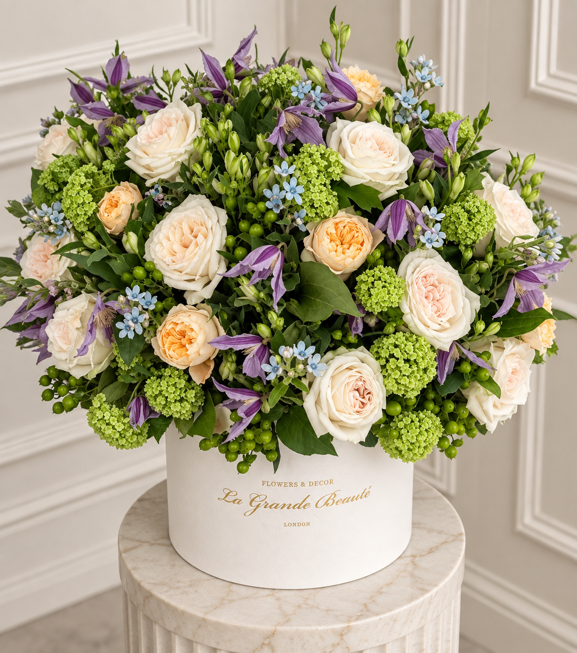 “Belle Époque” – cream and apricot garden rose velvet box by La Grande Beauté, luxury flower delivery London