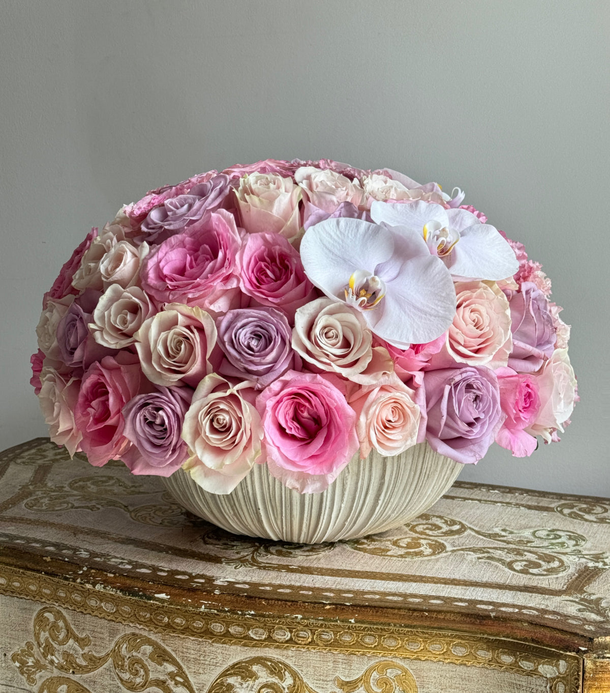 “Pastel Rose” – 80 roses in a ceramic bowl by La Grande Beauté, luxury flower delivery London