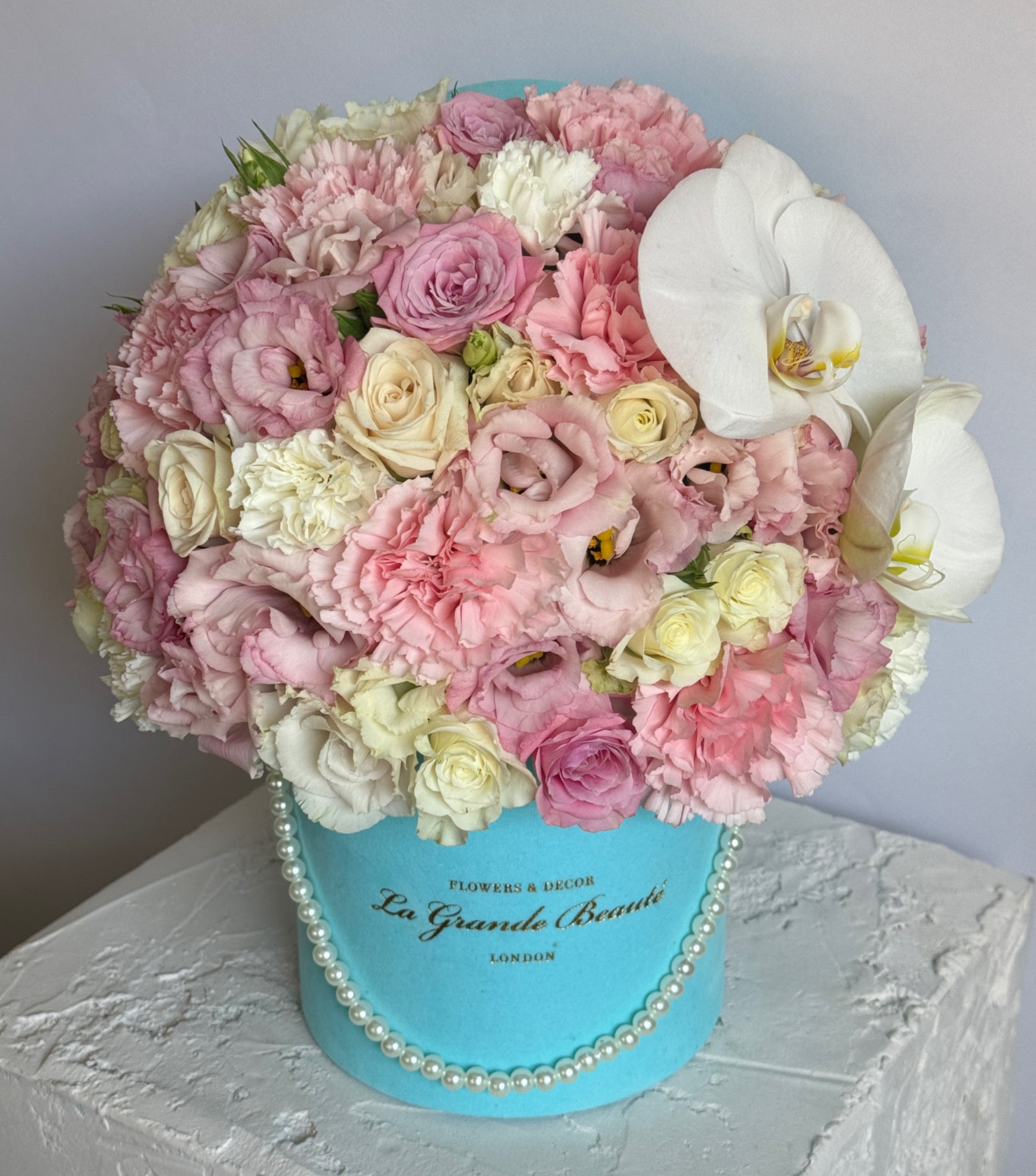“Soft Touch” – petite 15cm velvet flower box by La Grande Beauté, luxury flower delivery London