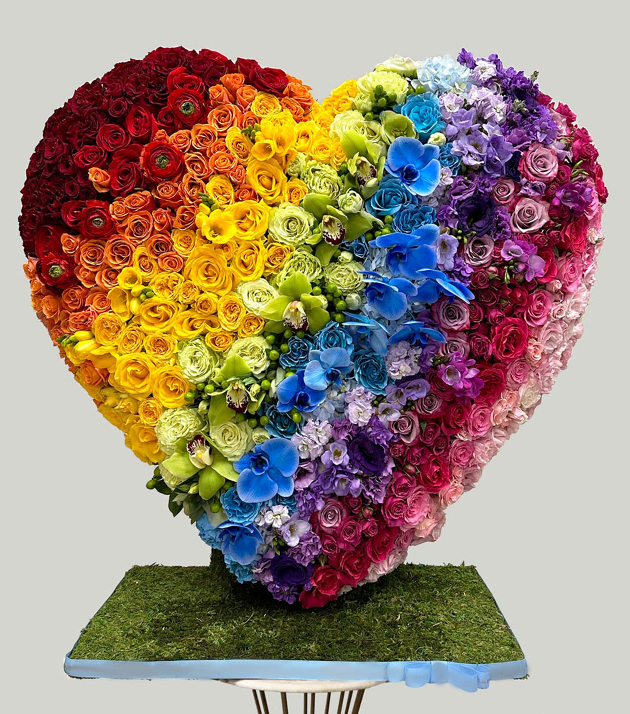 ''Standing Rainbow Heart” Standing Rose Heart Luxury London Flower