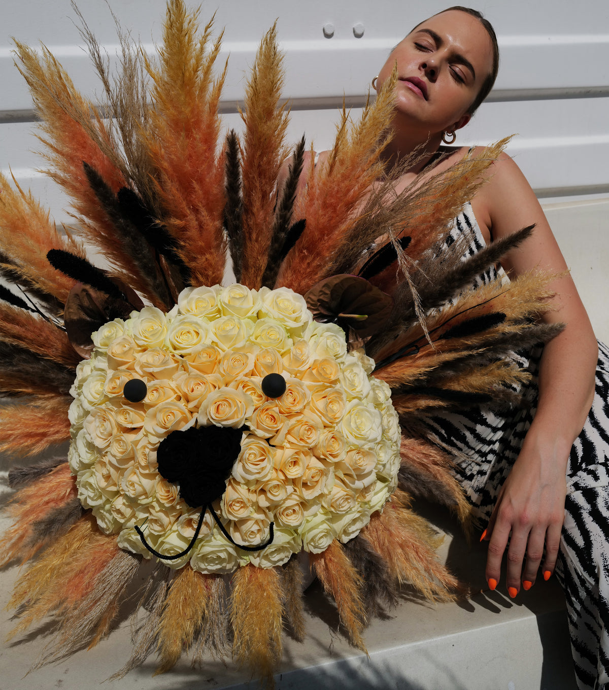 Leo – lion’s head of 100 roses in a white velvet box by La Grande Beauté, luxury flower delivery London