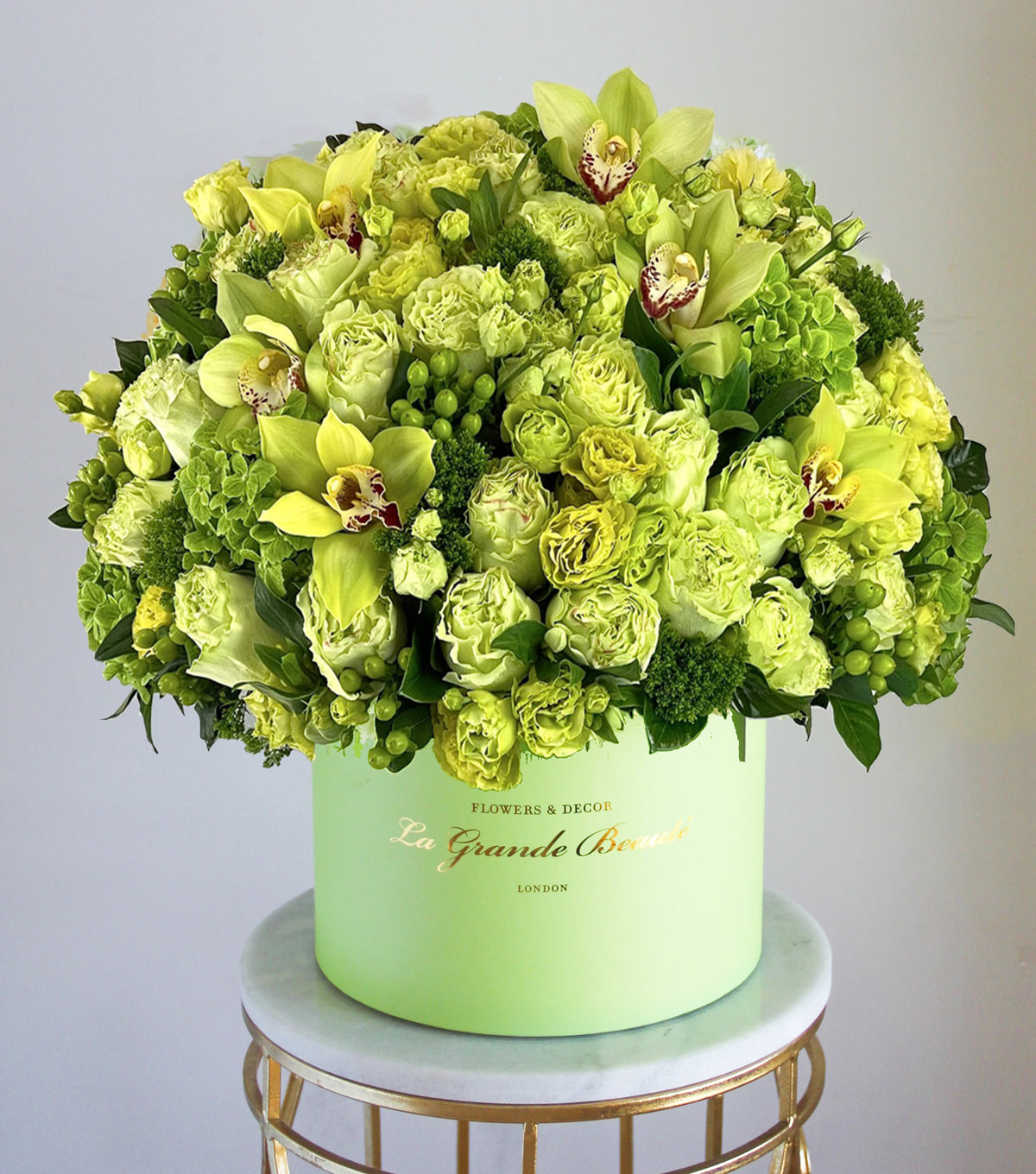 “Emerald” – green rose, carnation and orchid velvet box by La Grande Beauté, luxury flower delivery London