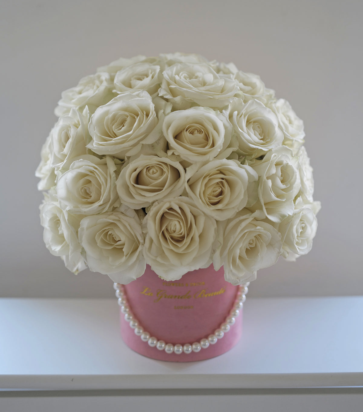 “Pearl” Petite – petite white rose velvet box by La Grande Beauté, luxury flower delivery London