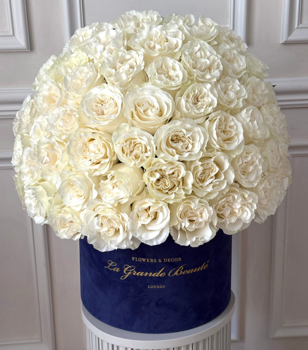 “Pearl” – white rose velvet box by La Grande Beauté, luxury flower delivery London