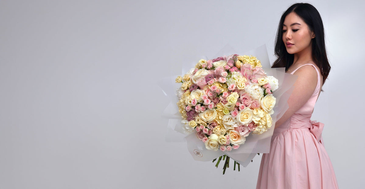 Velvet Box or Hand-Tied Bouquet? How to Decide, and Who Each Is For