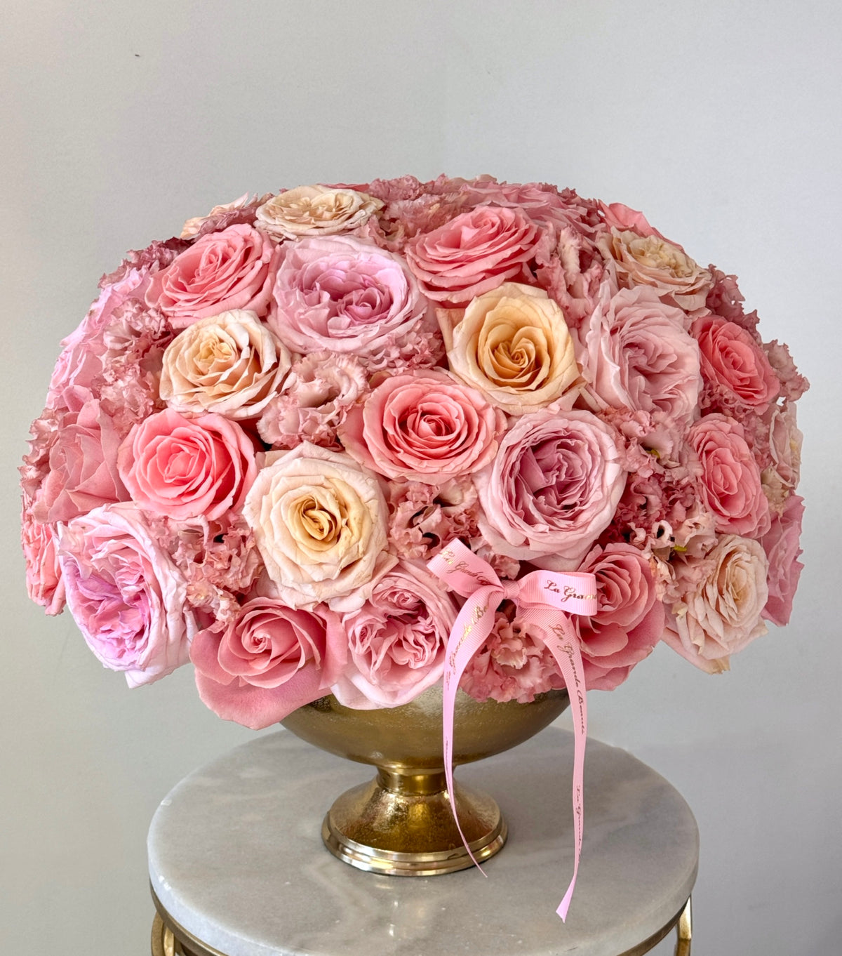 “Cinder Rose” – soft pink vase arrangement by La Grande Beauté, luxury flower delivery London