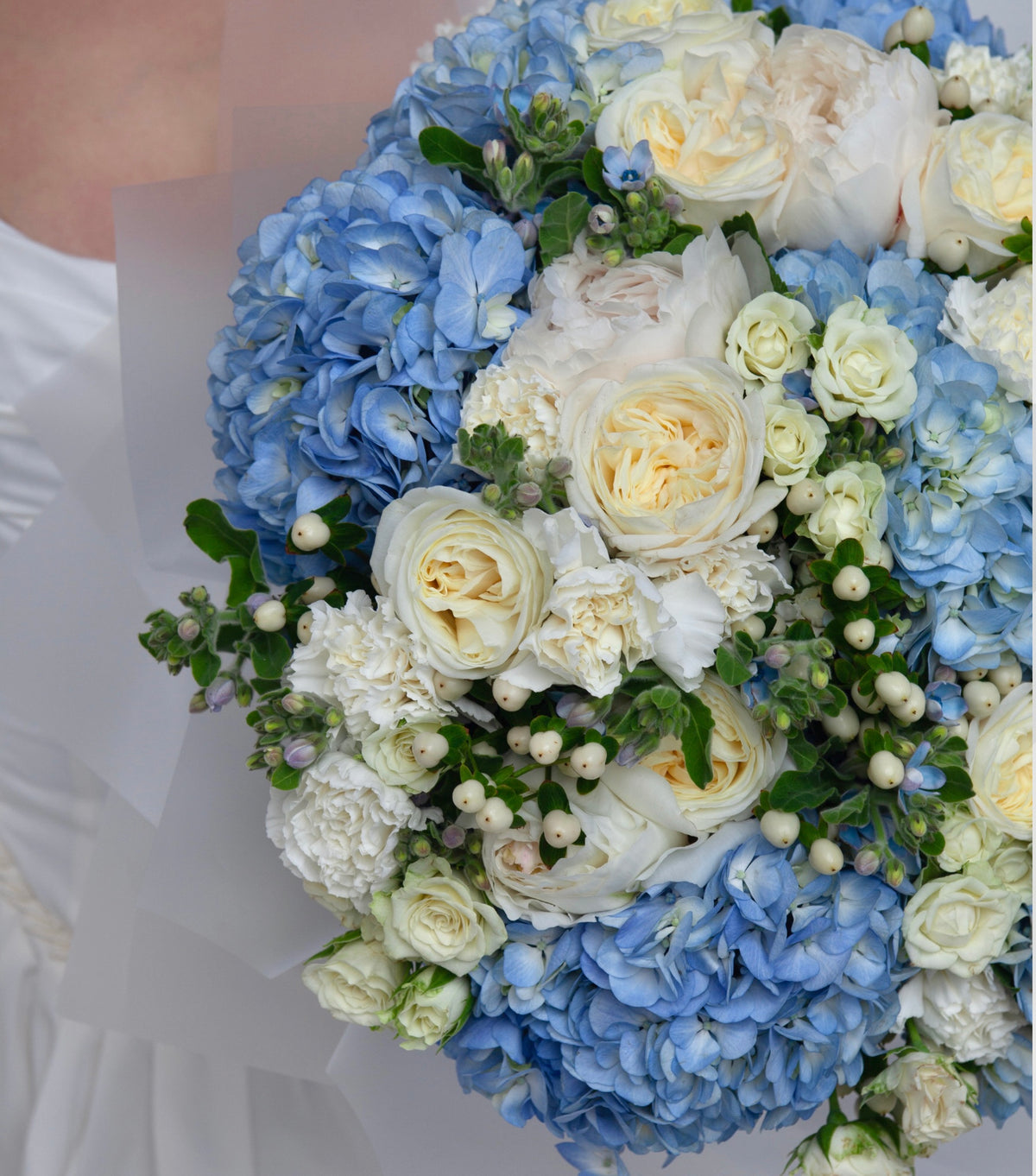 “Blue Light” – white and pale blue hand-tied bouquet by La Grande Beauté, luxury flower delivery London