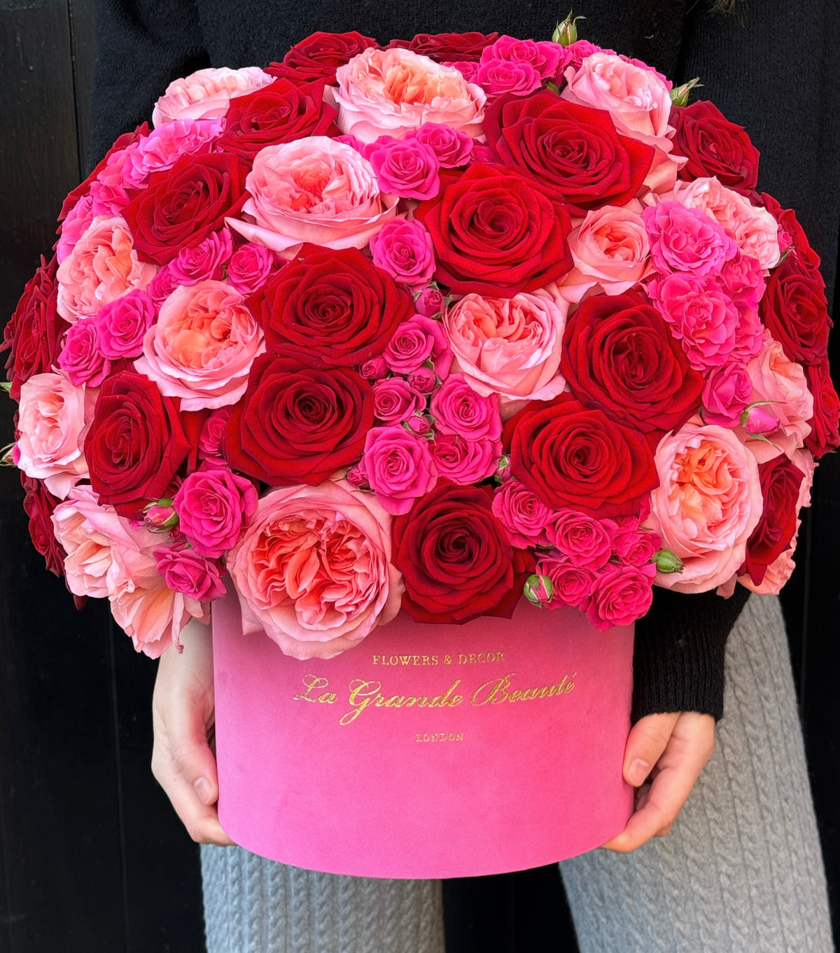 “Sweet Kisses” – pink roses in a hot pink 23cm velvet box by La Grande Beauté, luxury flower delivery London