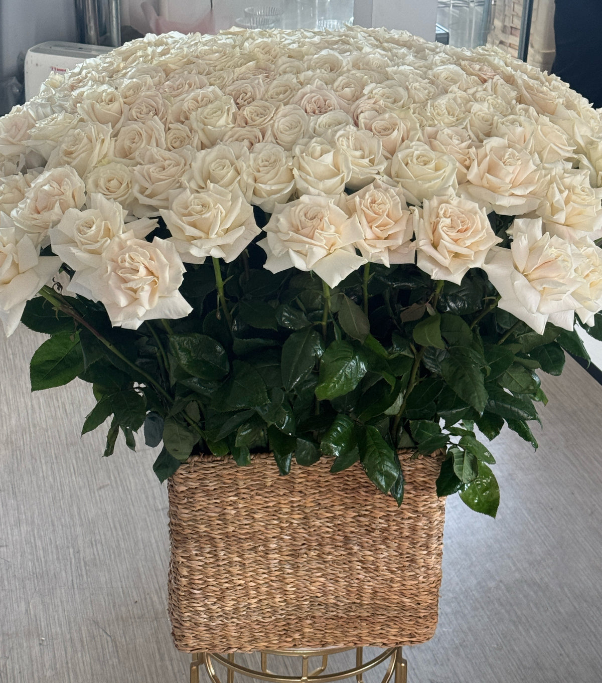 “Extravagant” – basket of 150 long-stemmed roses by La Grande Beauté, luxury flower delivery London