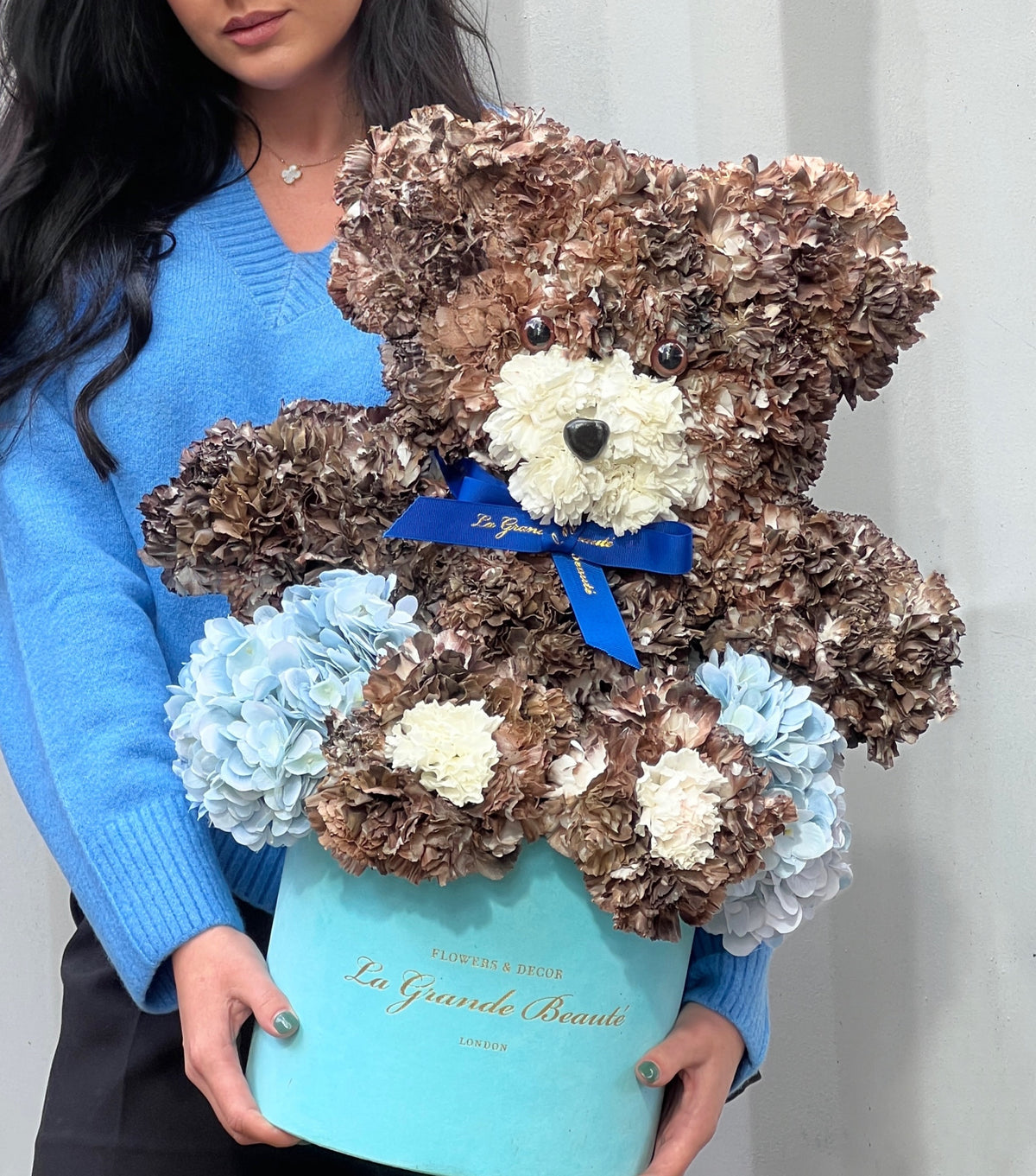 “Mr Bear” – teddy bear made of flowers in a velvet box by La Grande Beauté, luxury flower delivery London
