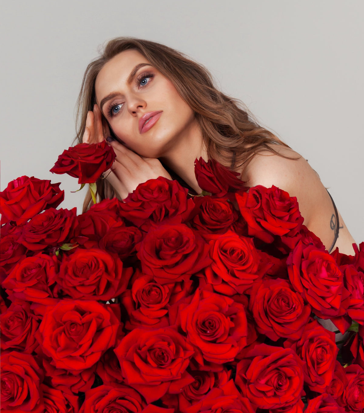 “Bliss” – 300 reflexed red roses in a white vase by La Grande Beauté, luxury flower delivery London