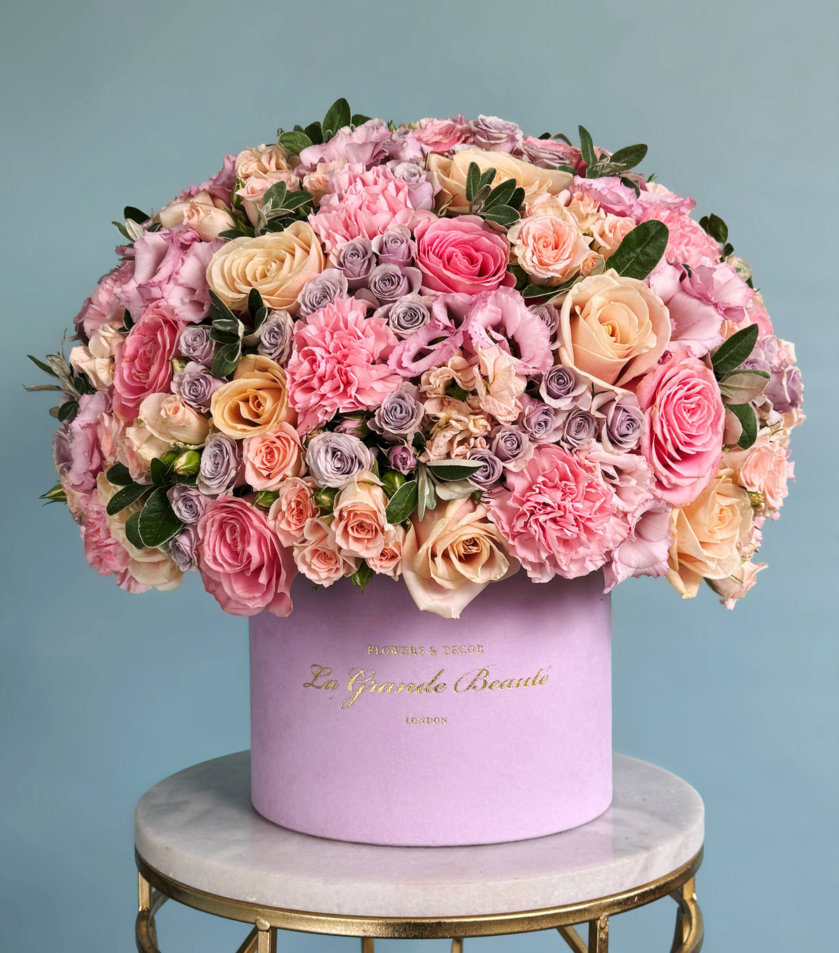 “Blooming Pink” – pink garden rose flower box by La Grande Beauté, luxury flower delivery London