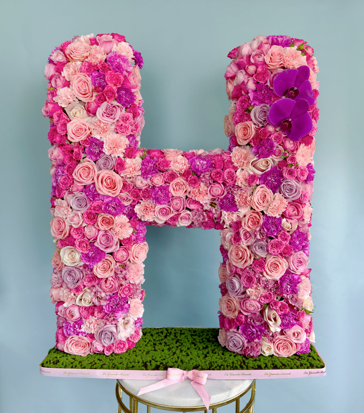 Standing Letter – free-standing floral letter by La Grande Beauté, luxury flower delivery London