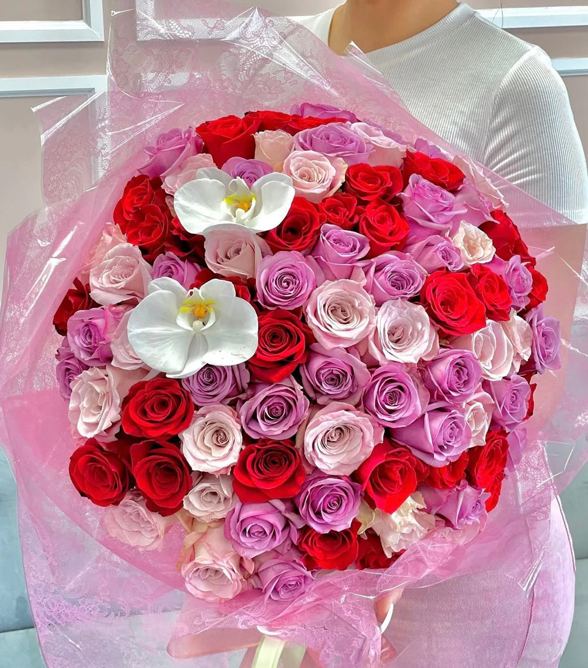 Mixed Rose Bouquet – classic red and pink roses by La Grande Beauté, luxury flower delivery London