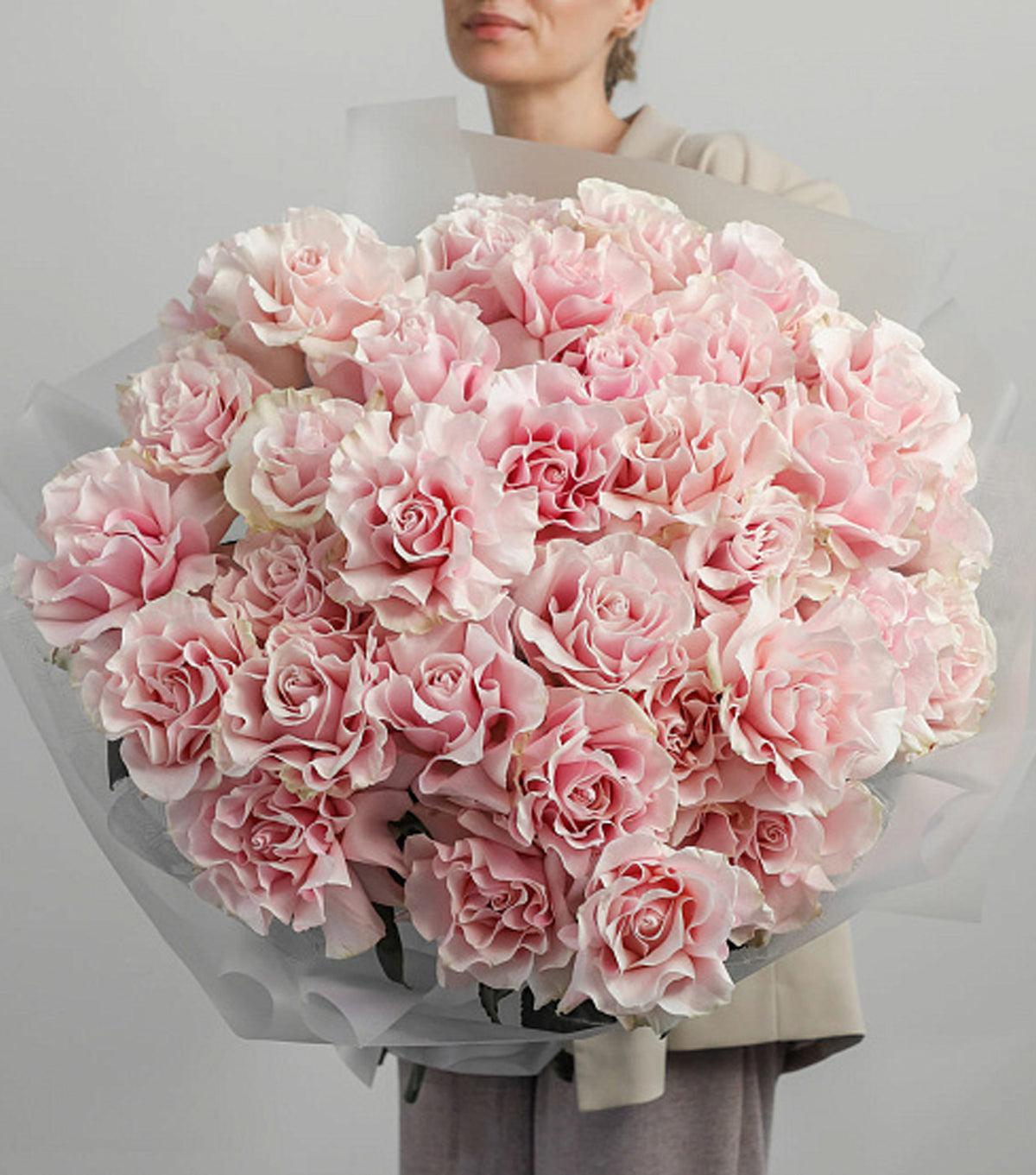 Pink Mondial Roses – blush pink Mondial rose bouquet by La Grande Beauté, luxury flower delivery London