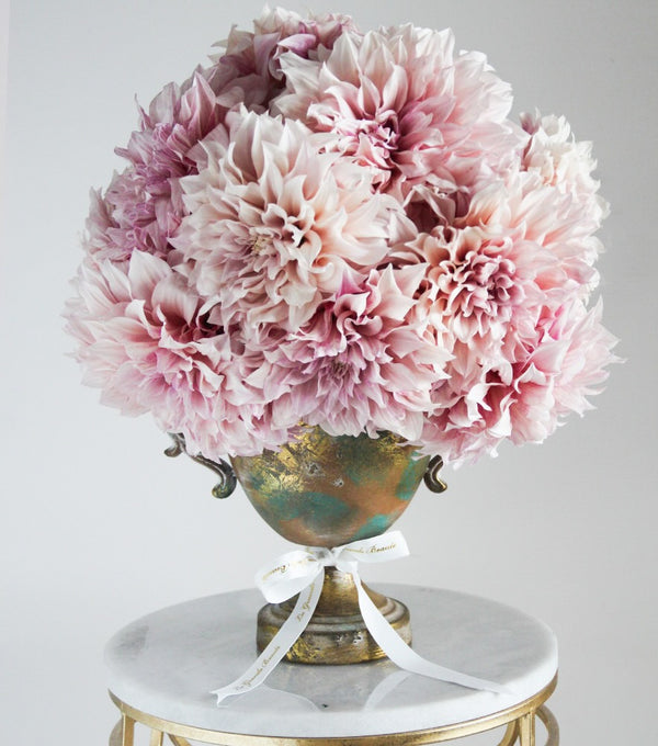 ''Antique'', freshflowerbox, La Grande Beaute, Fresh, How perfect is this timeless arrangement made of blush dahlias. It offers the grace and beauty, and will surely compliment any home. The arrangement in the photo is in the 20 cm "La Grande Beaute" vase. Central London Delivery Only. Please check our shipping policies for postcodes. DISCLAIMER - FRESH FLOWERS: These are fresh cut flowers and are perishable.Please check "Care & Handling" for how to care for fresh flower arrangements. Please not