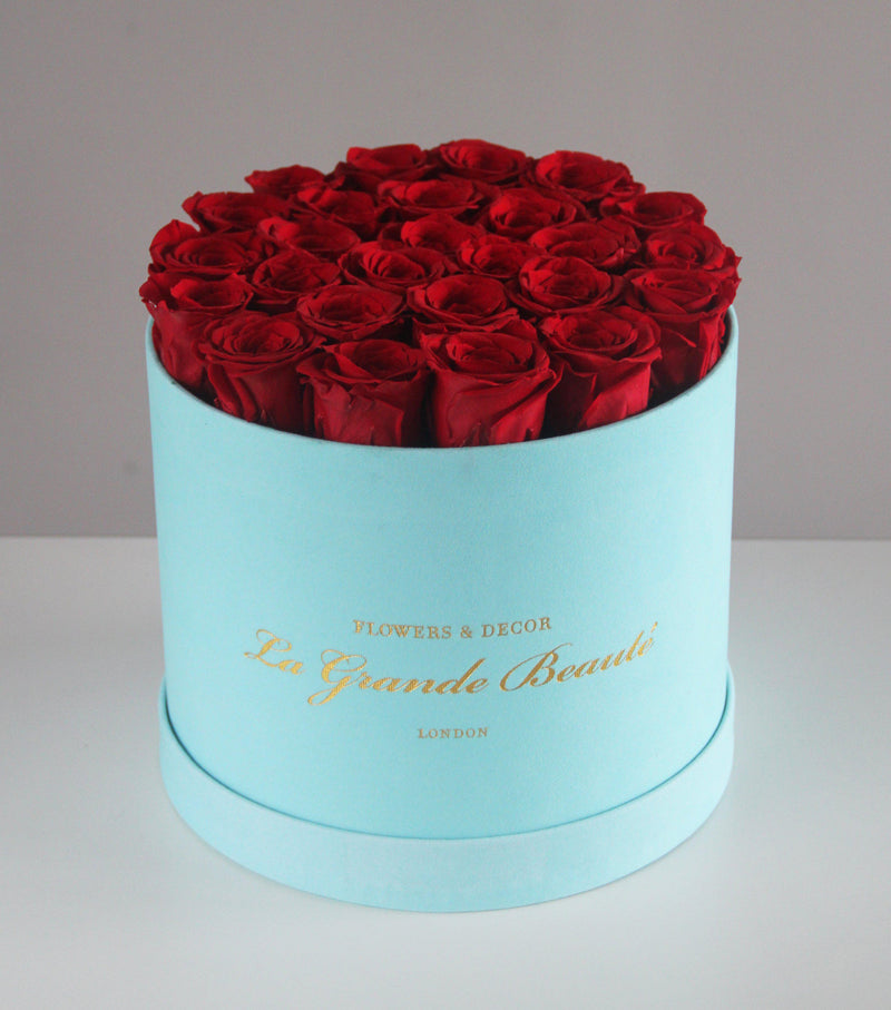 Roses in Large Box, , La Grande Beaute, Fresh, valentines, This dazzling box is sure to be a luxurious addition to anyone's home. Show some love for special someone with La Grande Beaute! The arrangement in the photo is in the 25cm size La Grande Beaute velvet box. Central London Delivery Only. Please check our shipping policies for postcodes. DISCLAIMER - FRESH FLOWERS: These are fresh cut flowers and are perishable.Please check "Care & Handling" for how to care for fresh flower arrangements. P